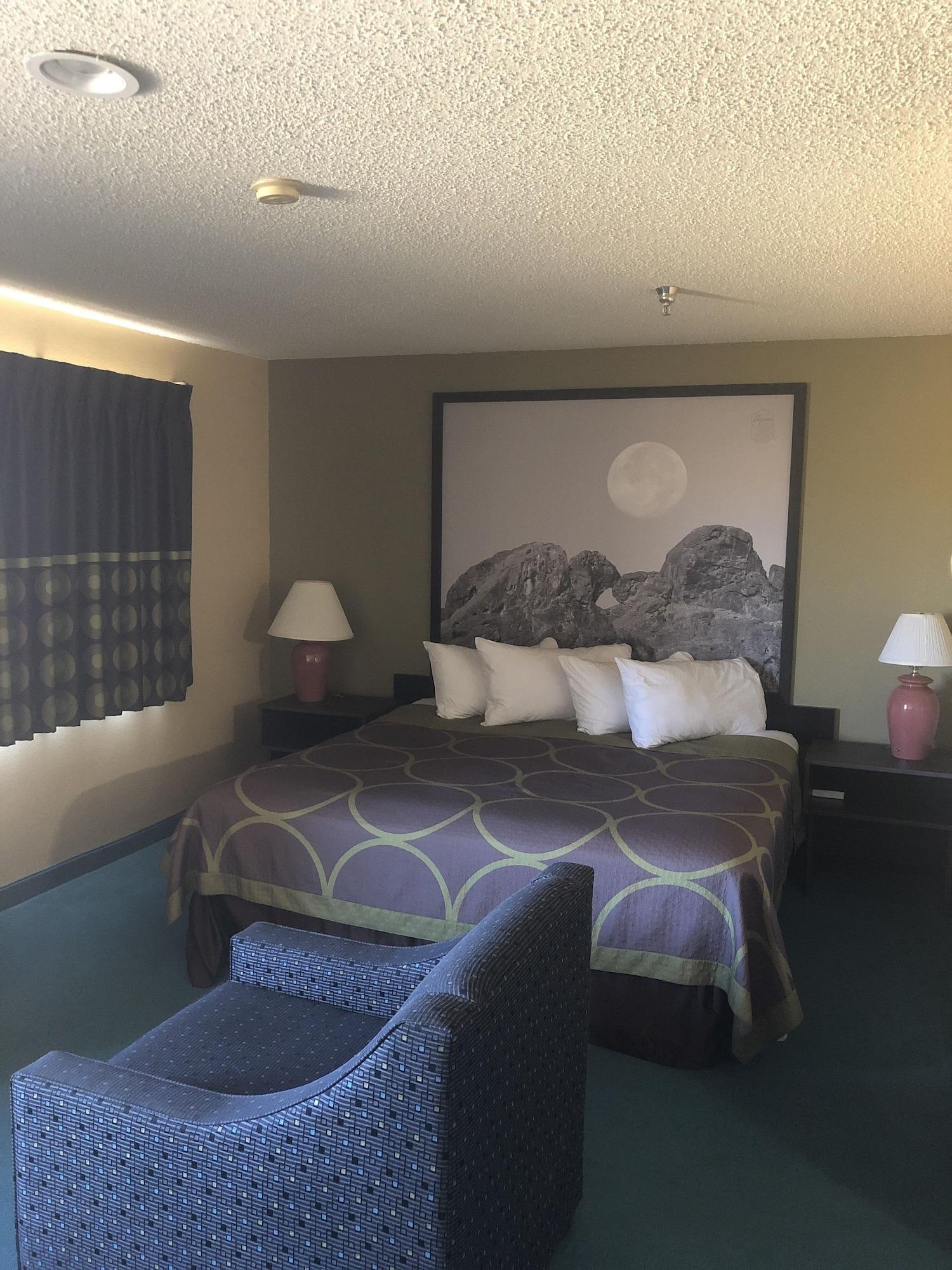 Super 8 By Wyndham Co Hotel