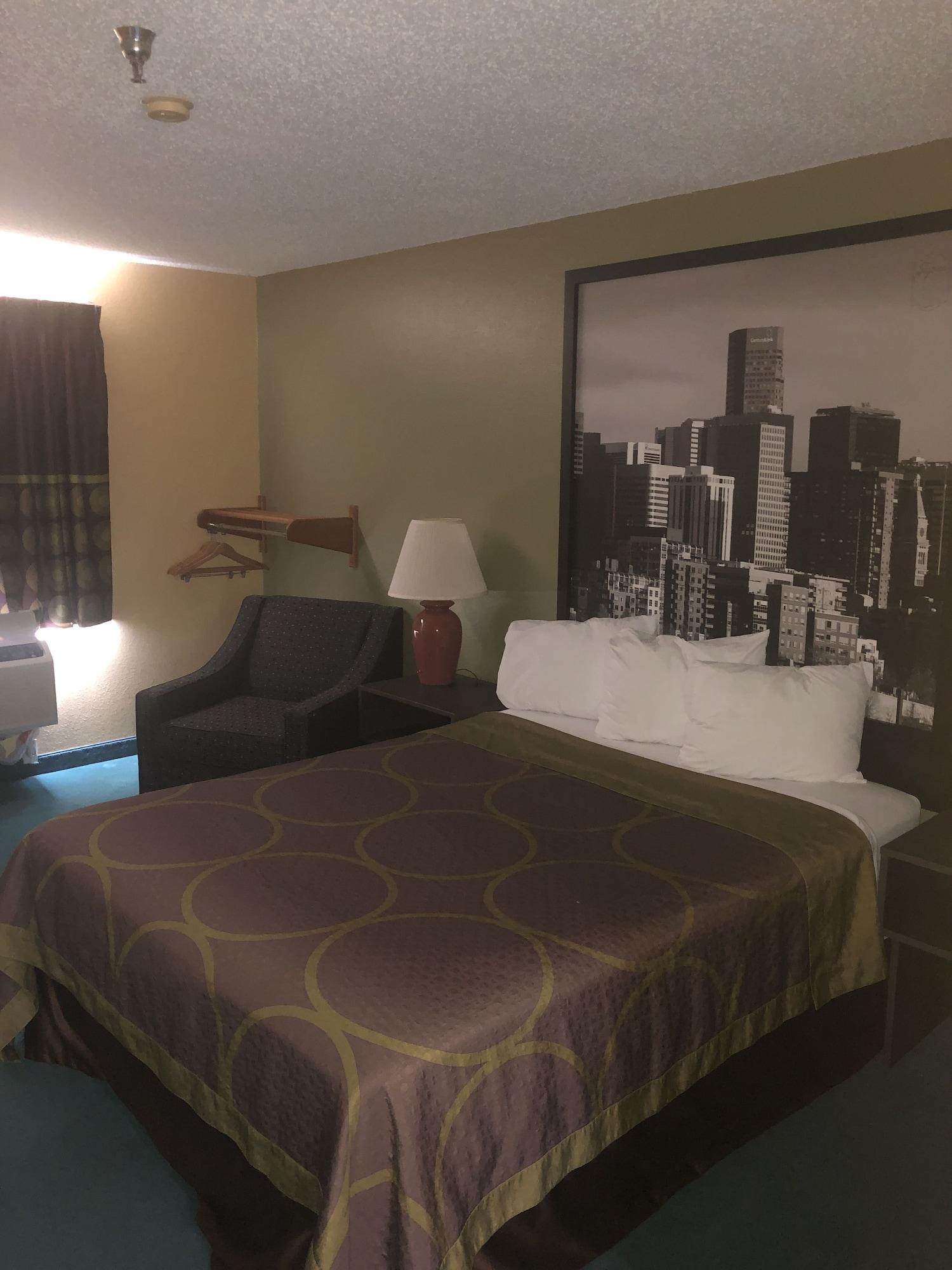 Super 8 By Wyndham Co Hotel