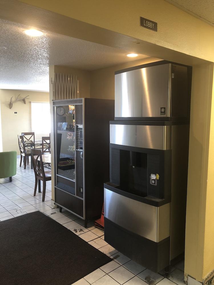 Super 8 By Wyndham Co Hotel 2*