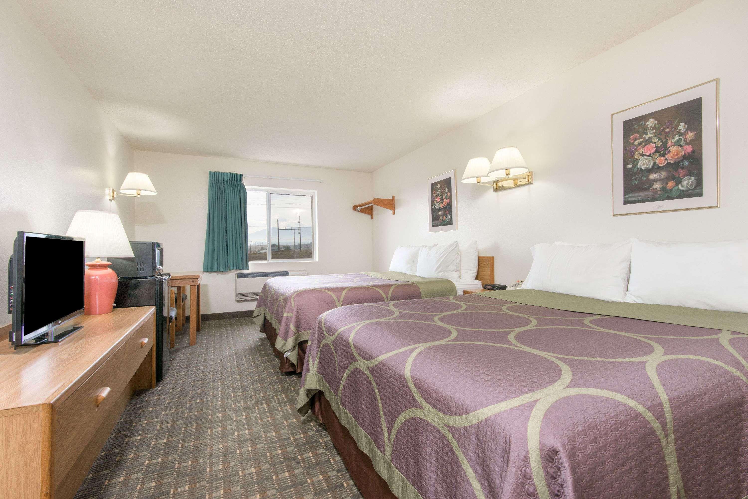 Super 8 By Wyndham Co Hotel